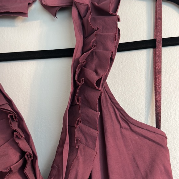 Gorgeous color purple 💜 Max Azira BCBG Halter Top with Ruffle detail - Picture 2 of 6